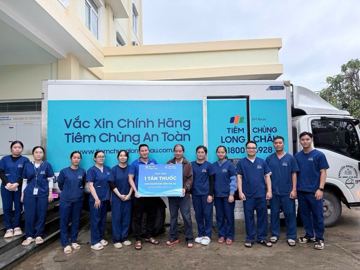 Long Châu hướng về miền Trung, khẩn cấp hỗ trợ thêm 3 tấn thuốc cho người dân- Ảnh 1. Long Châu hướng về miền Trung, khẩn cấp hỗ trợ thêm 3 tấn thuốc cho người dân- Ảnh 1.