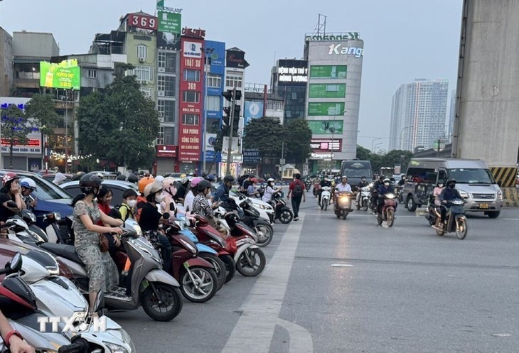Hà Nội dự kiến không cấm tuyệt đối xe máy xăng trong Vành đai 1 từ năm 2026- Ảnh 1.