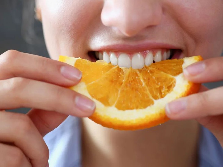 5 loại thực phẩm tự nhiên giúp ngăn ngừa hôi miệng hiệu quả- Ảnh 2. 5 loại thực phẩm tự nhiên giúp ngăn ngừa hôi miệng hiệu quả- Ảnh 2.