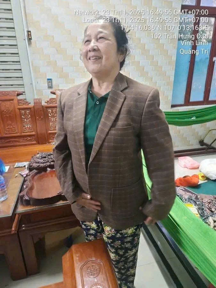 Phát hiện nhiều trang sức bằng vàng trong lúc phân loại áo quần hỗ trợ người dân vùng lũ- Ảnh 1.