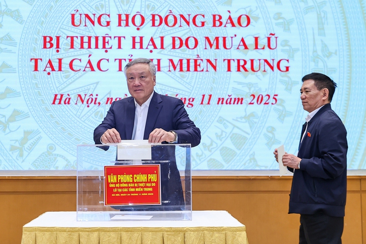 Thủ tướng, lãnh đạo Chính phủ quyên góp ủng hộ đồng bào miền Trung bị thiệt hại do lũ lụt- Ảnh 4.