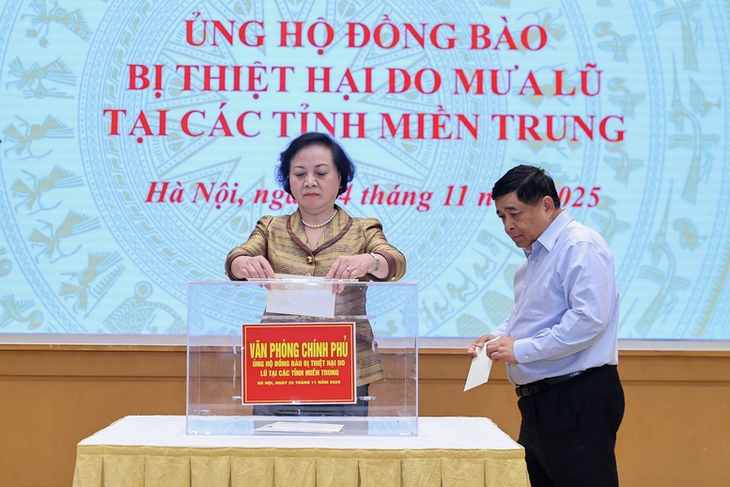 Thủ tướng, lãnh đạo Chính phủ quyên góp ủng hộ đồng bào miền Trung bị thiệt hại do lũ lụt- Ảnh 6.