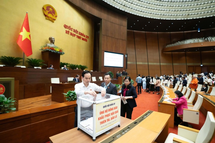 Quốc hội tưởng niệm người tử vong do thiên tai, lũ lụt và quyên góp ủng hộ khắc phục hậu quả thiên tai- Ảnh 6. Quốc hội tưởng niệm người tử vong do thiên tai, lũ lụt và quyên góp ủng hộ khắc phục hậu quả thiên tai- Ảnh 6.