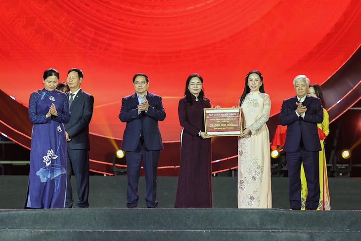 Thủ tướng kêu gọi đồng lòng hướng về miền Trung tại Tuần lễ Đại đoàn kết 2025- Ảnh 3.