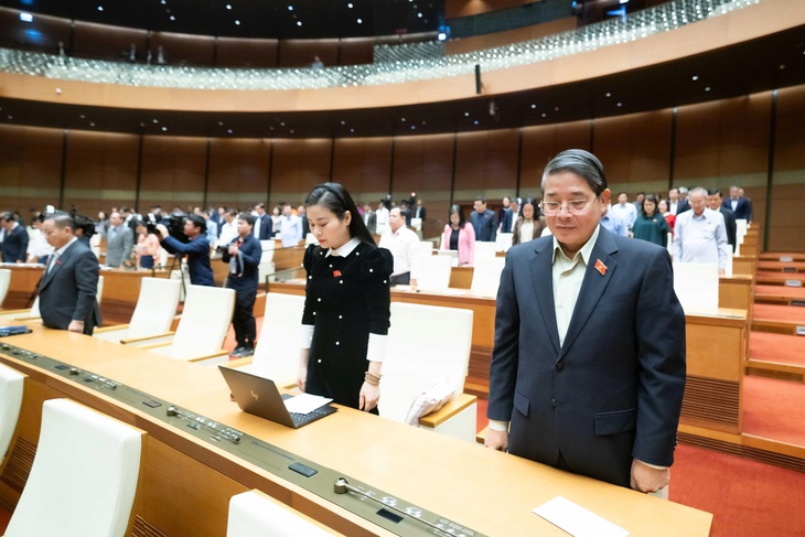 Quốc hội tưởng niệm người tử vong do thiên tai, lũ lụt và quyên góp ủng hộ khắc phục hậu quả thiên tai- Ảnh 3. Quốc hội tưởng niệm người tử vong do thiên tai, lũ lụt và quyên góp ủng hộ khắc phục hậu quả thiên tai- Ảnh 3.
