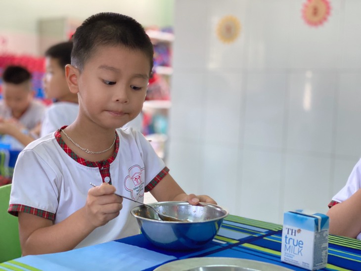 Cơ thể con 'nói gì' khi bị ép ăn?- Ảnh 3. Cơ thể con 'nói gì' khi bị ép ăn?- Ảnh 3.