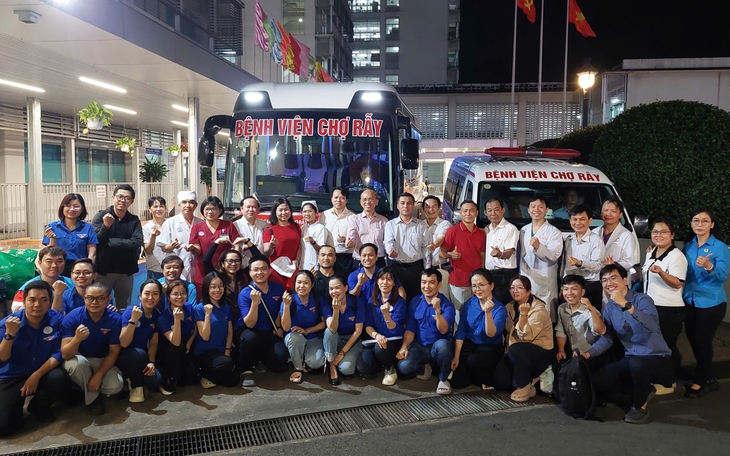 Chuyến xe Sức khỏe - Thương về miền Trung: Ấm tình sẻ chia tại xã Diên Điền- Ảnh 10.