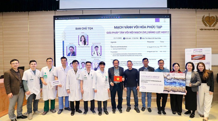 Bệnh viện Bạch Mai: Tiên phong ứng dụng công nghệ mới trong điều trị mạch vành vôi hóa phức tạp bằng bóng phá vôi nội mạch IVL cơ học sử dụng lực Hertz- Ảnh 1. Bệnh viện Bạch Mai: Tiên phong ứng dụng công nghệ mới trong điều trị mạch vành vôi hóa phức tạp bằng bóng phá vôi nội mạch IVL cơ học sử dụng lực Hertz- Ảnh 1.