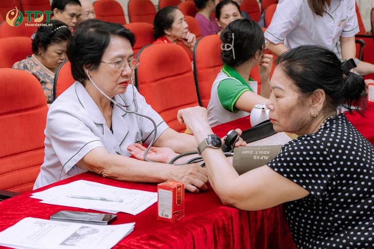BS CKII Nguyễn Thị Nhuần: Người lưu giữ tinh hoa thuốc Nam trong chặng đường 15 năm thuốc dân tộc- Ảnh 2. BS CKII Nguyễn Thị Nhuần: Người lưu giữ tinh hoa thuốc Nam trong chặng đường 15 năm thuốc dân tộc- Ảnh 2.