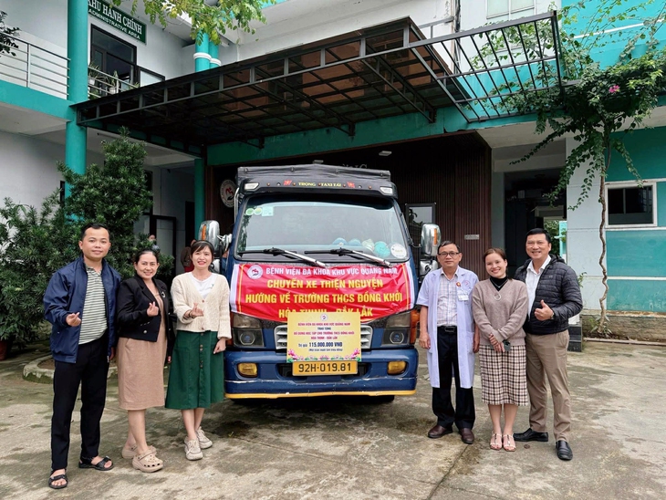 Vừa thoát cảnh cô lập, bệnh viện vùng lũ lập tức hướng về vùng thiên tai- Ảnh 4. Vừa thoát cảnh cô lập, bệnh viện vùng lũ lập tức hướng về vùng thiên tai- Ảnh 4.