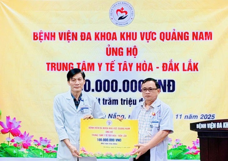 Vừa thoát cảnh cô lập, bệnh viện vùng lũ lập tức hướng về vùng thiên tai- Ảnh 3. Vừa thoát cảnh cô lập, bệnh viện vùng lũ lập tức hướng về vùng thiên tai- Ảnh 3.
