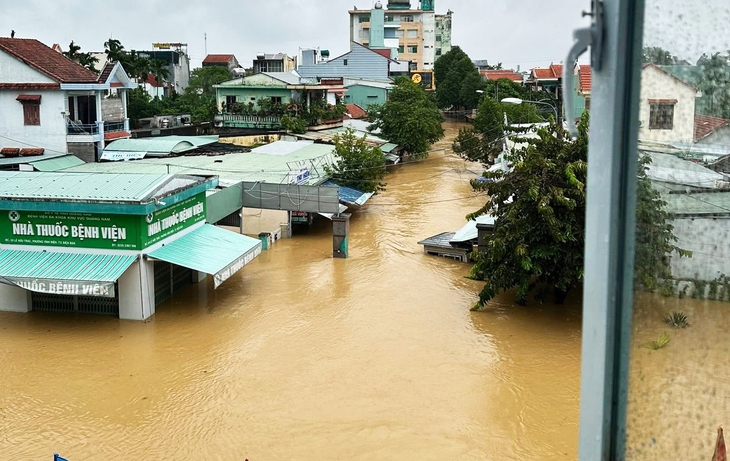 Vừa thoát cảnh cô lập, bệnh viện vùng lũ lập tức hướng về vùng thiên tai- Ảnh 6. Vừa thoát cảnh cô lập, bệnh viện vùng lũ lập tức hướng về vùng thiên tai- Ảnh 6.