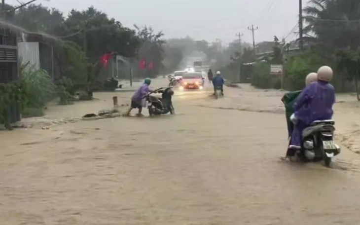 Bão số 15 di chuyển chậm nhưng thời gian hoạt động rất dài