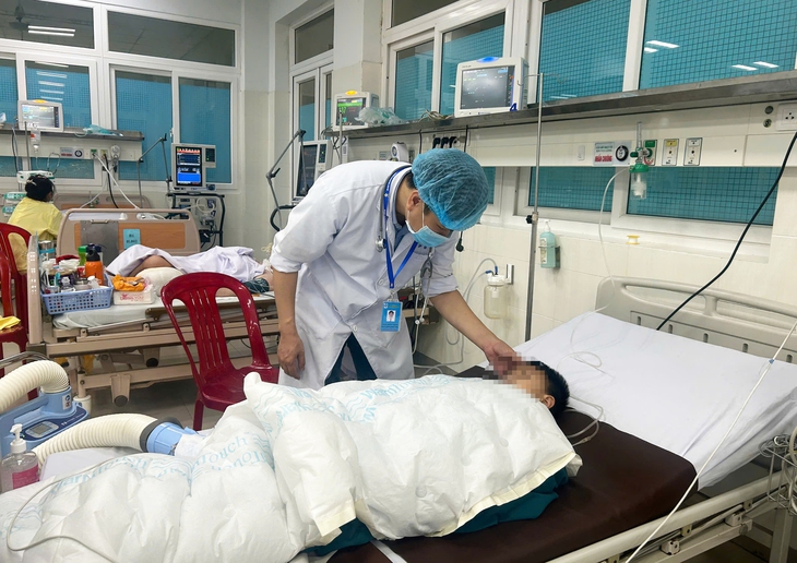 Hé lộ nguyên nhân người đàn ông ôm 2 cháu nhỏ nhảy xuống sông Trà Khúc- Ảnh 2. Hé lộ nguyên nhân người đàn ông ôm 2 cháu nhỏ nhảy xuống sông Trà Khúc- Ảnh 2.