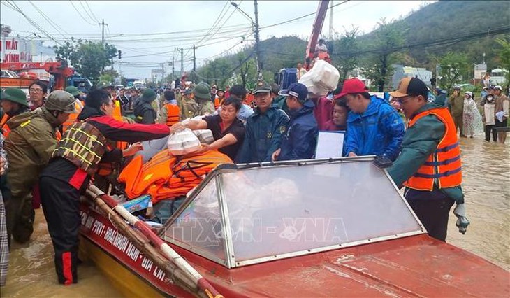 Chi trả gộp 3 tháng lương hưu, trợ cấp BHXH tại 4 tỉnh bị ảnh hưởng nặng nề bởi mưa lũ- Ảnh 1.