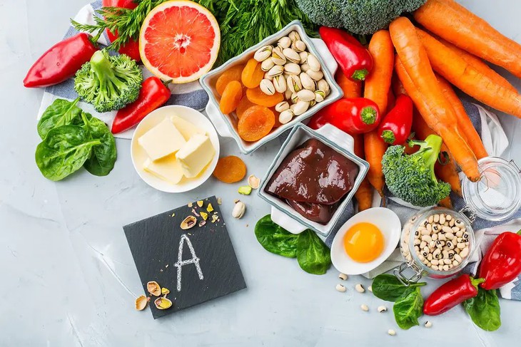 Cha mẹ phải biết 5 nhóm thực phẩm giàu vitamin A tốt nhất cho sự phát triển của trẻ- Ảnh 2.
