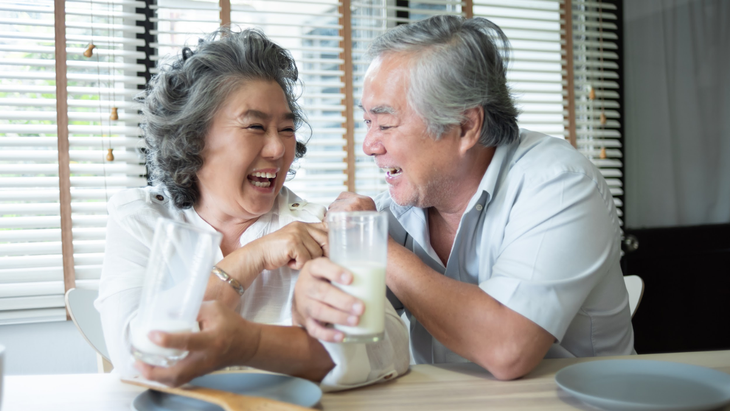 Những loại sữa cho người già được yêu thích hiện nay- Ảnh 1.