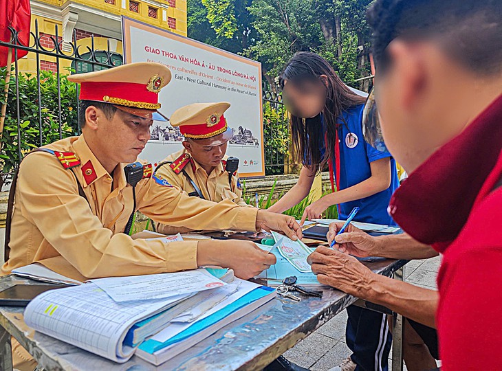 Hơn 3.100 học sinh Hà Nội vi phạm giao thông, nhiều trường học bị nêu tên- Ảnh 2. Hơn 3.100 học sinh Hà Nội vi phạm giao thông, nhiều trường học bị nêu tên- Ảnh 2.