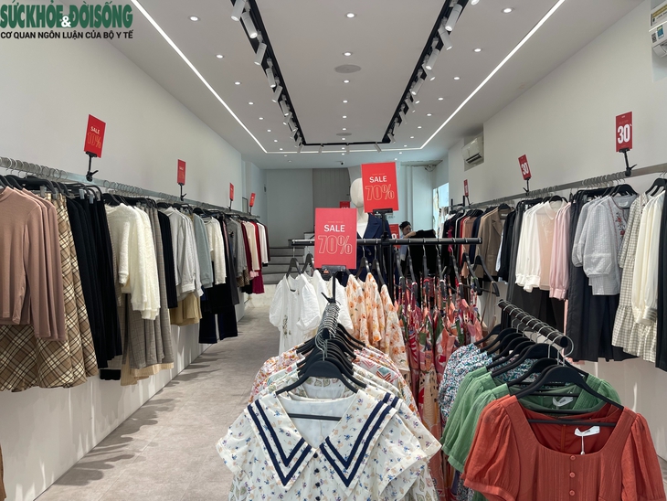Thị trường thời trang Hà Nội ảm đạm sát ngày Black Friday 2025- Ảnh 8.