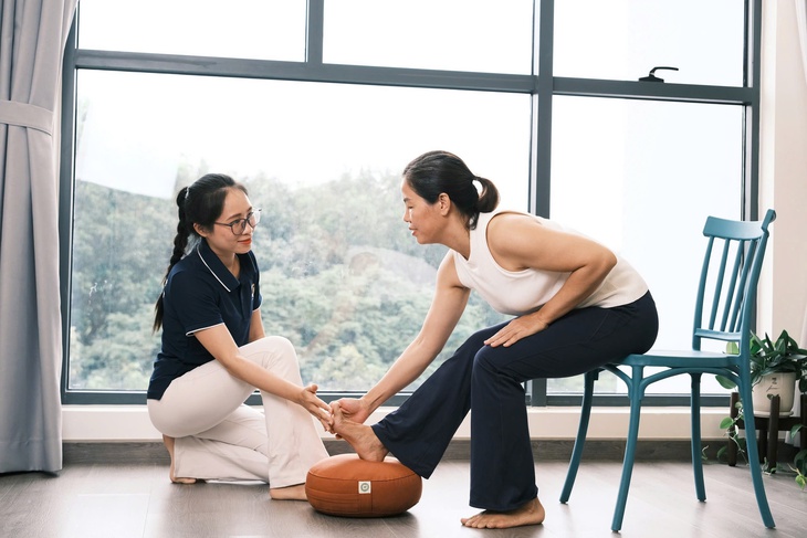 Bị thoái hóa cột sống hay đau thần kinh tọa: có nên tập yoga không?- Ảnh 2. Bị thoái hóa cột sống hay đau thần kinh tọa: có nên tập yoga không?- Ảnh 2.