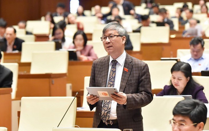 ĐBQH cảm thấy "rất xấu hổ" nếu cấm thuốc lá điện tử trong nước nhưng vẫn sản xuất để xuất khẩu