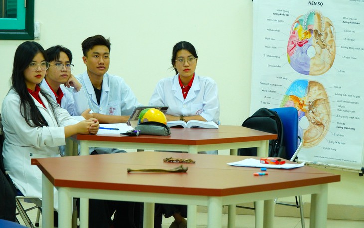 Siết điều kiện đào tạo và cấp chứng chỉ: Giải pháp căn cơ cho nguồn nhân lực y tế- Ảnh 1.