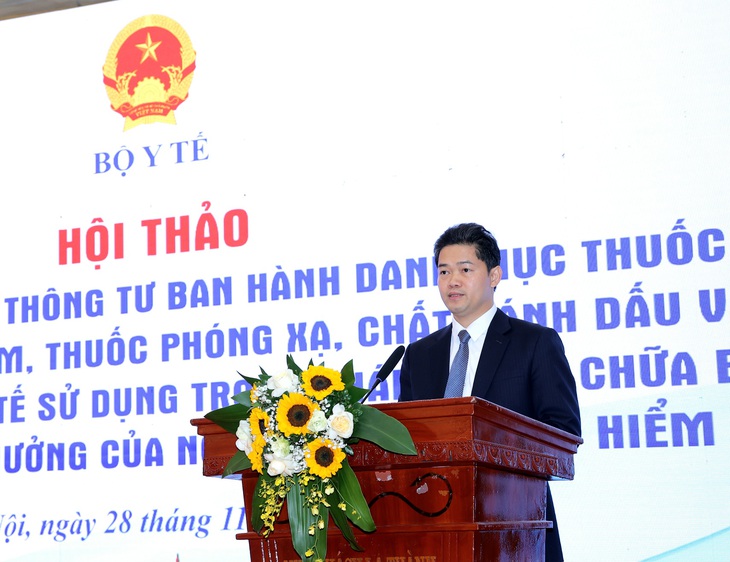 Sẽ bổ sung 76 thuốc mới, có thuốc điều trị ung thư, miễn dịch, thuốc đích vào danh mục BHYT chi trả
- Ảnh 1. Sẽ bổ sung 76 thuốc mới, có thuốc điều trị ung thư, miễn dịch, thuốc đích vào danh mục BHYT chi trả
- Ảnh 1.
