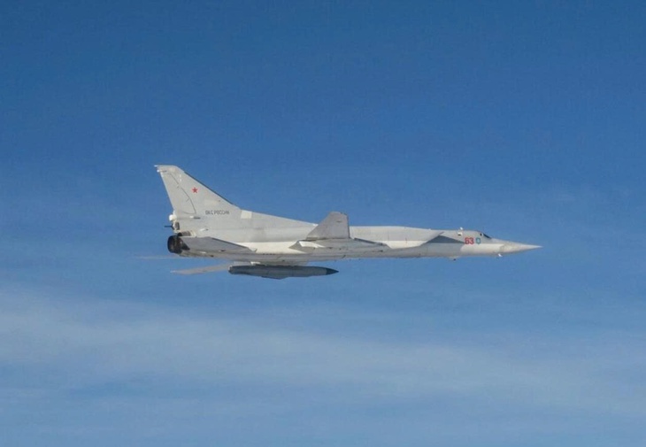 'Sát thủ' ném bom Tu-22M3 Nga bị Không quân Thụy Điển chặn trên biển Baltic- Ảnh 1.