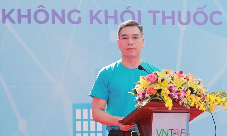 Hơn 68% người dân vẫn hít khói thuốc thụ động tại nhà hàng- Ảnh 1.