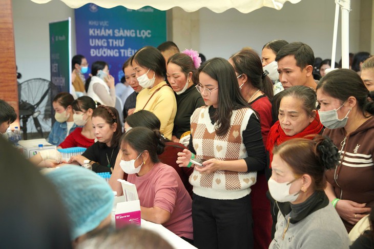 Thầy thuốc trẻ giúp người dân vùng lũ phục hồi sức khỏe sau thiên tai- Ảnh 7.