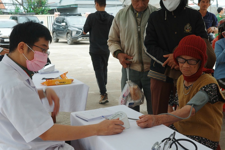Bệnh viện 19-8 vượt đường khó, trao yêu thương và tủ thuốc đặc biệt cho bà con vùng lũ- Ảnh 1. Bệnh viện 19-8 vượt đường khó, trao yêu thương và tủ thuốc đặc biệt cho bà con vùng lũ- Ảnh 1.