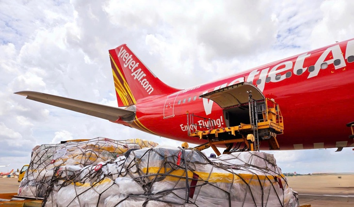 Vietjet cùng đồng bào vượt qua bão lũ, lan tỏa yêu thương- Ảnh 2.