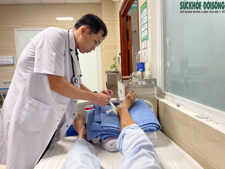 Nhiều người ‘tiền mất, tật mang’ vì mua thuốc ngoài chợ, trên mạng trị gout- Ảnh 1. Nhiều người ‘tiền mất, tật mang’ vì mua thuốc ngoài chợ, trên mạng trị gout- Ảnh 1.