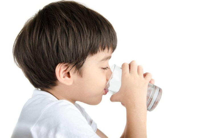 Trẻ ít uống nước mùa lạnh: đường ruột 'than khát', miễn dịch suy giảm- Ảnh 1. Trẻ ít uống nước mùa lạnh: đường ruột 'than khát', miễn dịch suy giảm- Ảnh 1.