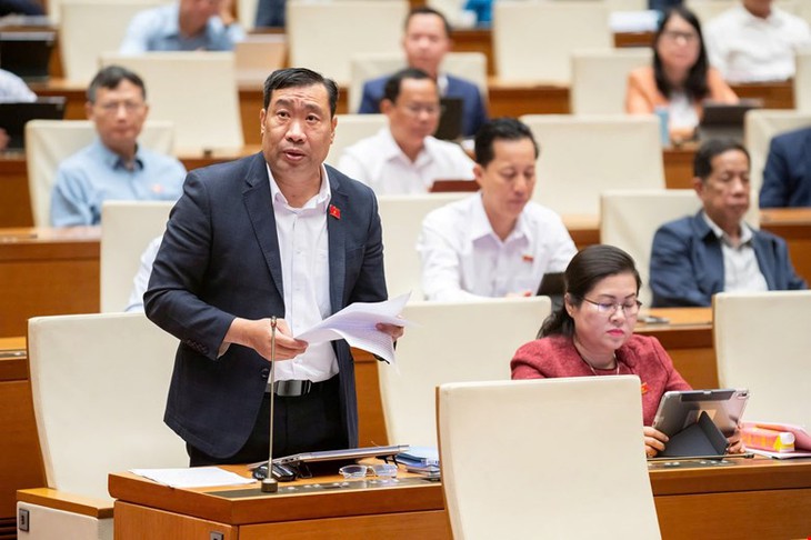 Đầu tư cho y tế cơ sở, đảm bảo các trạm y tế xã có hệ thống xử lý nước thải và rác thải đạt chuẩn- Ảnh 2.