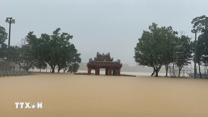 Huế: Hơn 54.600 ngôi nhà bị ngập, hàng chục điểm sạt lở do mưa lũ- Ảnh 1.