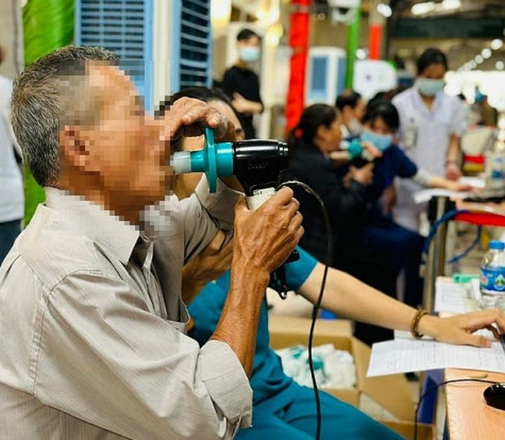 Khi lá phổi lên tiếng: Hút thuốc và cái giá phải trả cho sức khỏe đường hô hấp- Ảnh 1.