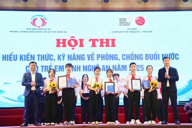 Nghệ An siết chặt phòng, chống đuối nước trẻ em: Quyết tâm không để thêm một sinh mạng bị cuốn đi- Ảnh 8. Nghệ An siết chặt phòng, chống đuối nước trẻ em: Quyết tâm không để thêm một sinh mạng bị cuốn đi- Ảnh 8.