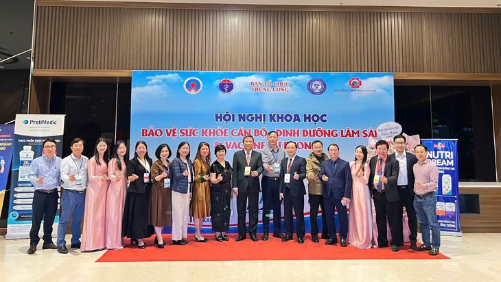 Chuyên nghiệp hóa đội ngũ bác sĩ làm công tác bảo vệ sức khỏe cán bộ- Ảnh 1. Chuyên nghiệp hóa đội ngũ bác sĩ làm công tác bảo vệ sức khỏe cán bộ- Ảnh 1.