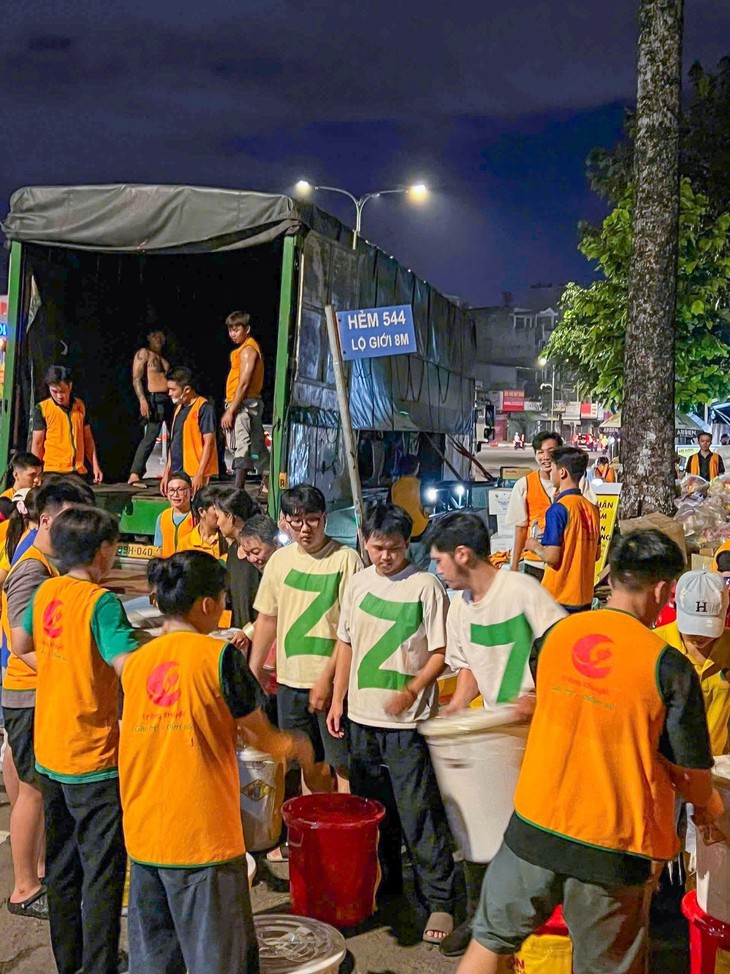Sài Gòn Bao Dung hỗ trợ người dân miền Trung ảnh hưởng cơn bão số 12- Ảnh 1.