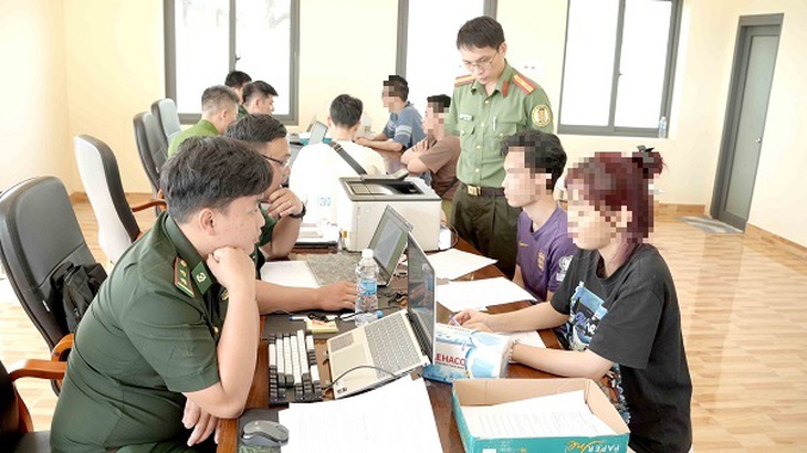 Tiếp nhận 64 người trốn thoát khỏi cơ sở lừa đảo trực tuyến ở Campuchia- Ảnh 3. Tiếp nhận 64 người trốn thoát khỏi cơ sở lừa đảo trực tuyến ở Campuchia- Ảnh 3.