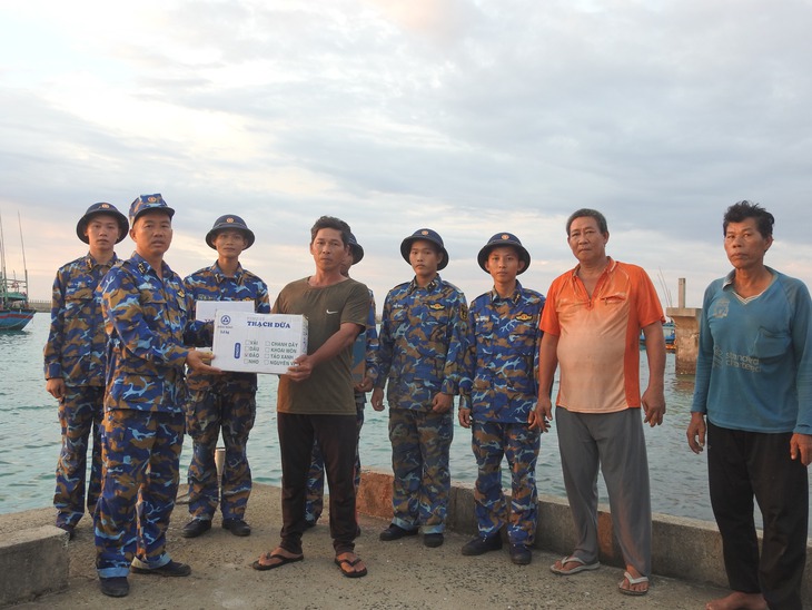 Đặc khu Trường Sa chủ động triển khai phương án ứng phó bão số 13 - Ảnh 2. Đặc khu Trường Sa chủ động triển khai phương án ứng phó bão số 13 - Ảnh 2.