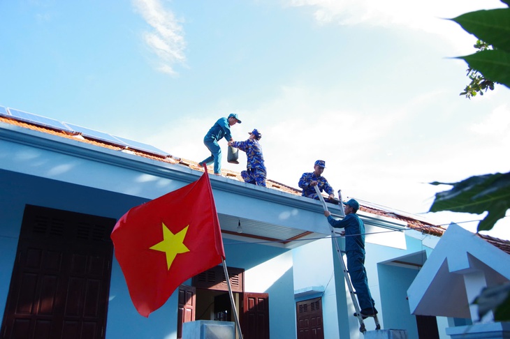 Đặc khu Trường Sa chủ động triển khai phương án ứng phó bão số 13 - Ảnh 1. Đặc khu Trường Sa chủ động triển khai phương án ứng phó bão số 13 - Ảnh 1.