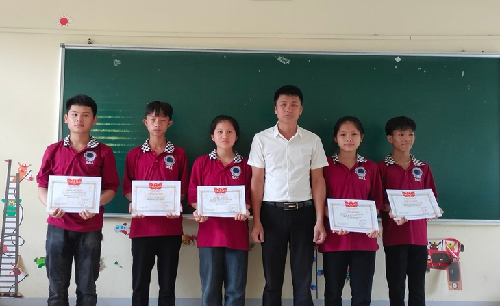 Giáo viên đóng góp ý kiến tâm huyết vào Dự thảo Văn kiện Đại hội XIV của Đảng- Ảnh 3. Giáo viên đóng góp ý kiến tâm huyết vào Dự thảo Văn kiện Đại hội XIV của Đảng- Ảnh 3.
