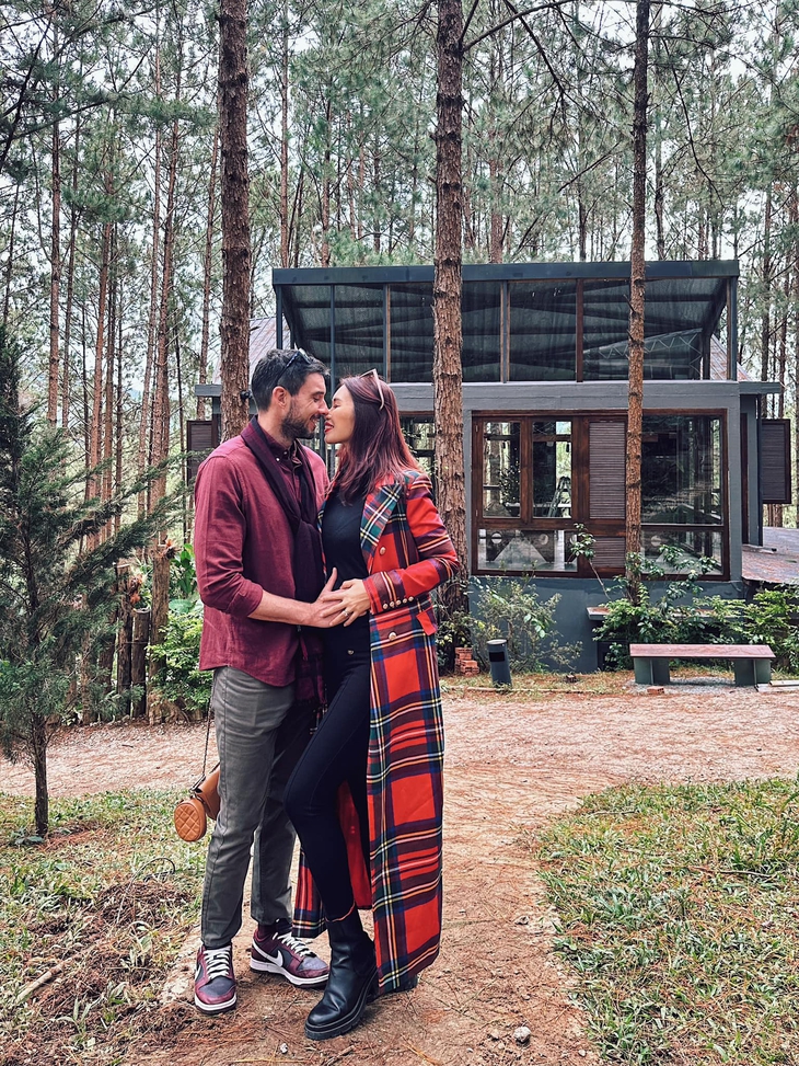 9 năm hôn nhân đẹp như cổ tích của siêu mẫu Hà Anh và chồng Tây- Ảnh 2.
