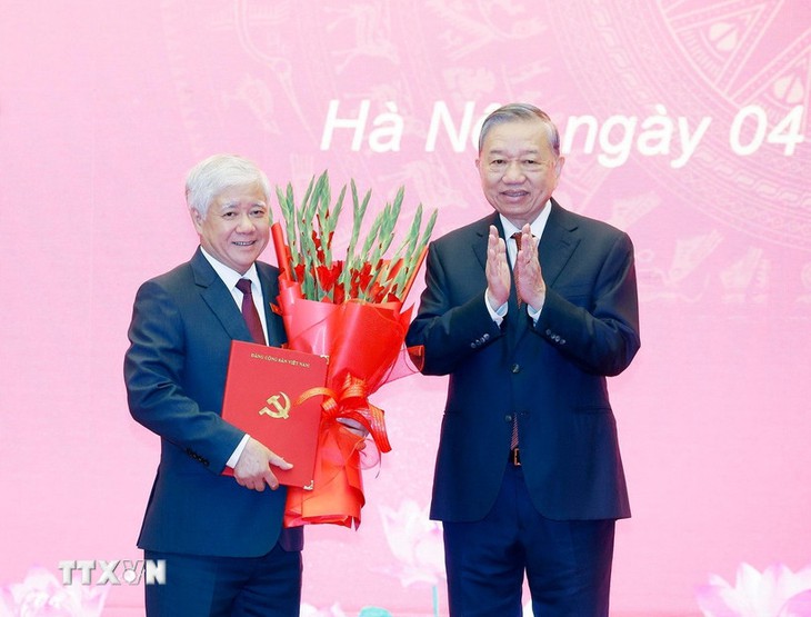 Tổng Bí thư trao quyết định chỉ định Phó Bí thư thường trực Đảng ủy Quốc hội- Ảnh 1.