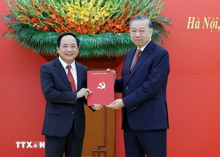 Đồng chí Trịnh Văn Quyết giữ chức Trưởng Ban Tuyên giáo và Dân vận Trung ương- Ảnh 1. Đồng chí Trịnh Văn Quyết giữ chức Trưởng Ban Tuyên giáo và Dân vận Trung ương- Ảnh 1.