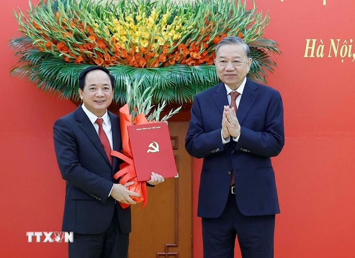 Đồng chí Trịnh Văn Quyết giữ chức Trưởng Ban Tuyên giáo và Dân vận Trung ương- Ảnh 2. Đồng chí Trịnh Văn Quyết giữ chức Trưởng Ban Tuyên giáo và Dân vận Trung ương- Ảnh 2.