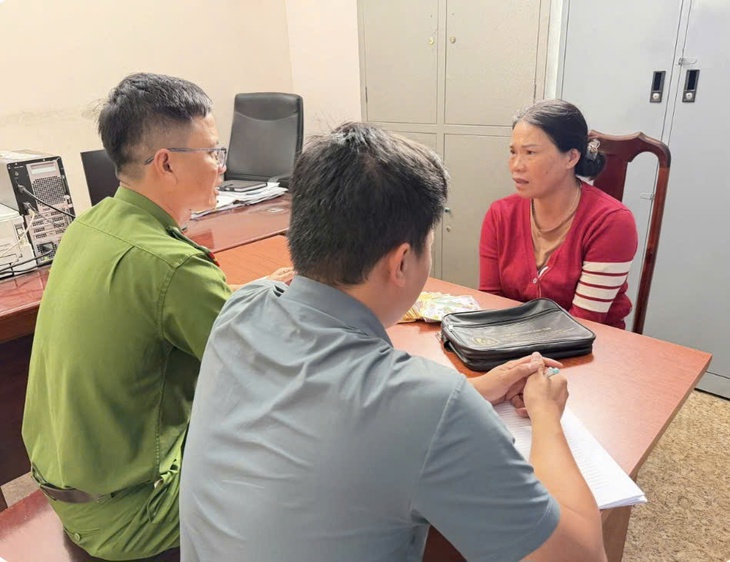 Bắt ‘nữ quái’ cướp giật tài sản của cụ ông bán vé số- Ảnh 1.