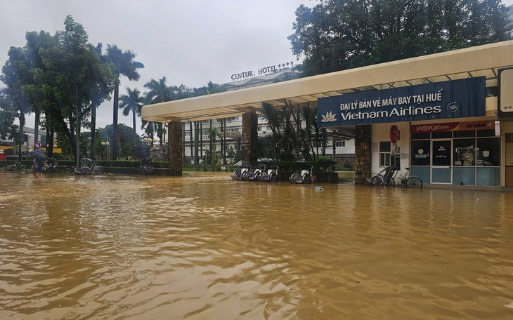 Khánh Hòa sơ tán người dân khỏi khu vực nguy cơ sạt lở để phòng tránh bão Kalmaegi- Ảnh 4.